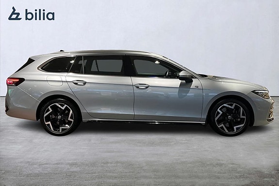 Volkswagen Passat 4 of 25