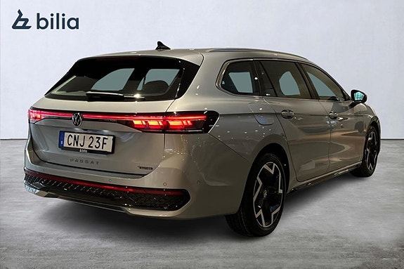 Volkswagen Passat 8 of 25