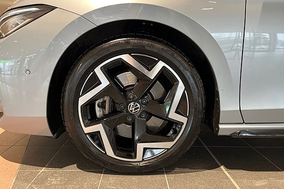 Volkswagen Passat 25 of 25