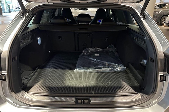 Volkswagen Passat 23 of 25