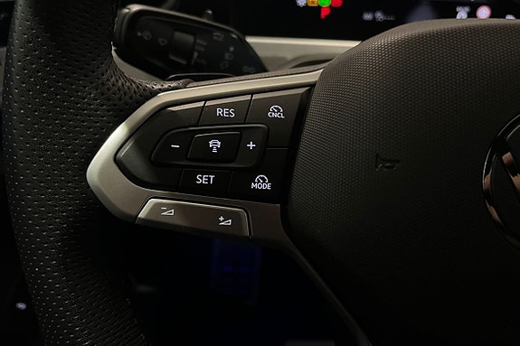 Volkswagen Passat 13 of 25
