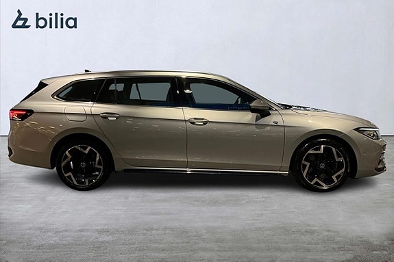 Volkswagen Passat 4 of 25