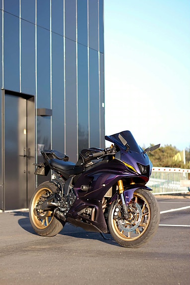 Yamaha YZF-R7 WGP 3 of 4