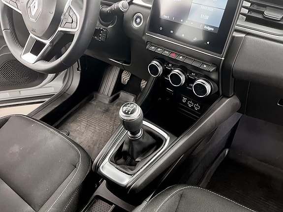 Renault Captur 10 of 15
