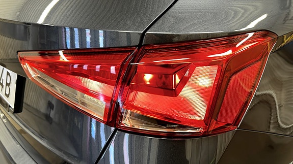 Seat Arona 13 of 18