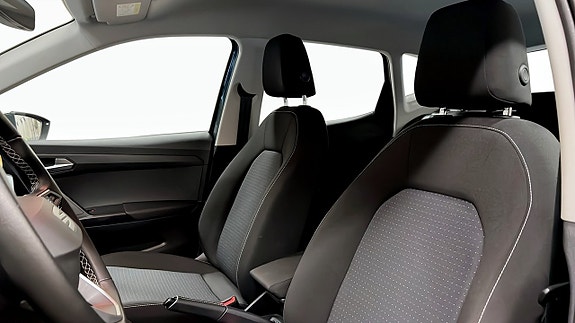 Seat Arona 8 of 18