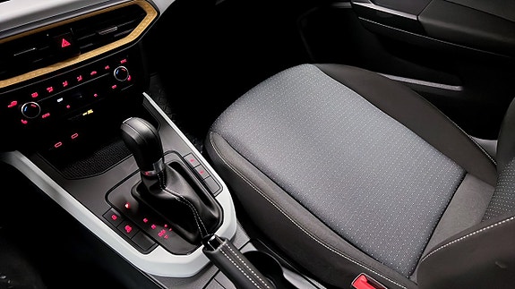 Seat Arona 15 of 18