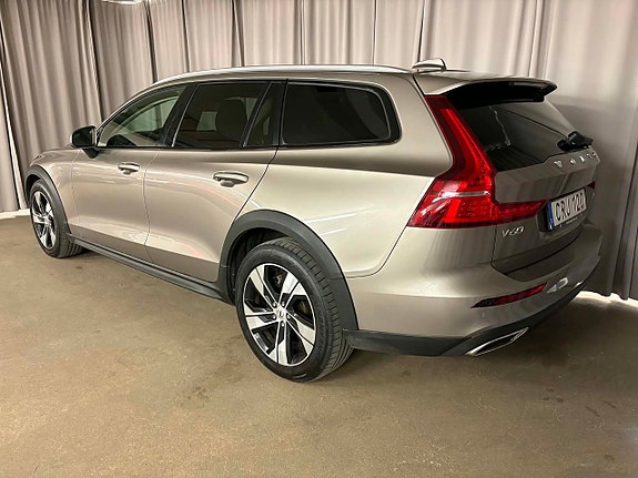 Volvo V60 Cross Country 5 of 5