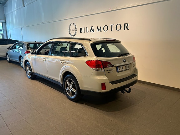 Subaru Outback 2 of 5