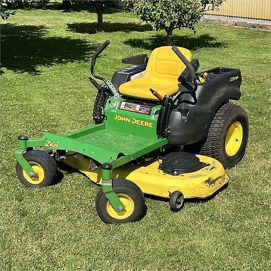John Deere EZtrack  Z425 - Video 2 of 30