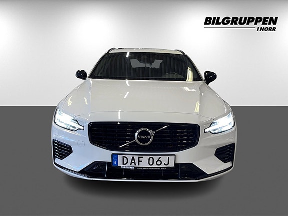 Volvo V60 2 of 5