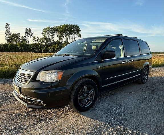 Lancia Voyager 2 of 5