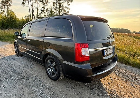 Lancia Voyager 4 of 5