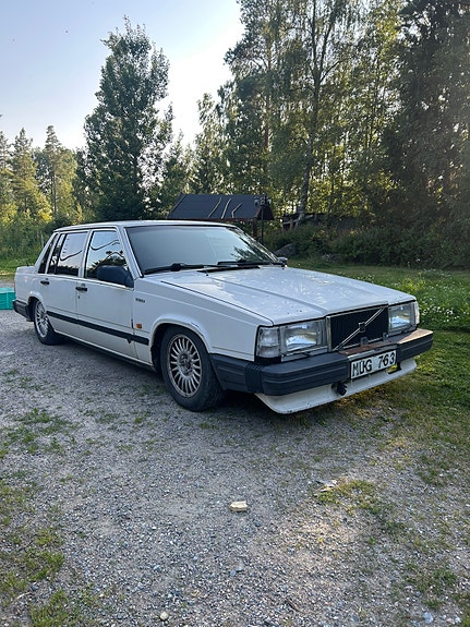 Volvo 740 2 of 4