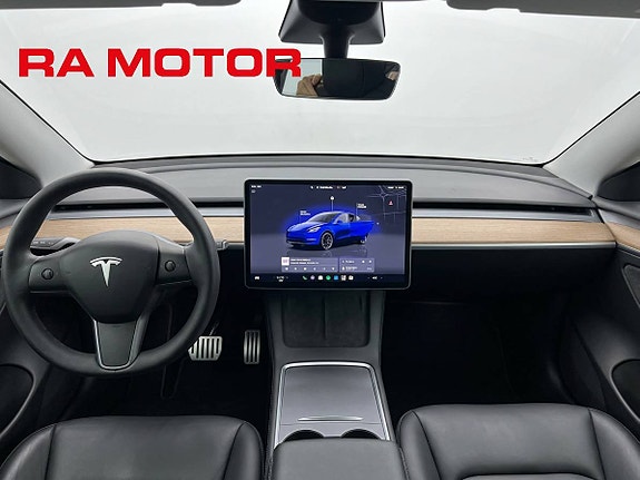 Tesla Model Y 16 of 27