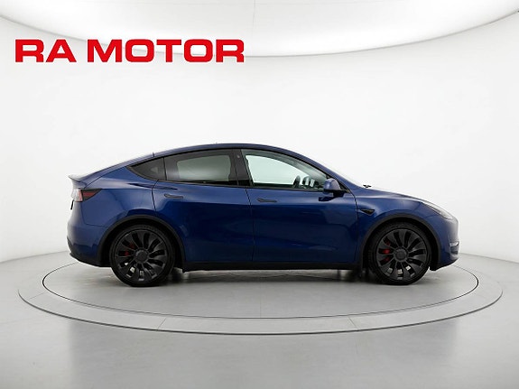 Tesla Model Y 6 of 27