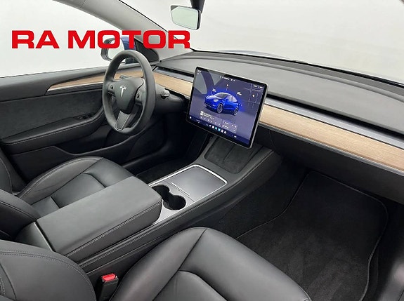 Tesla Model Y 17 of 27