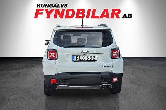 Jeep Renegade 3 of 9