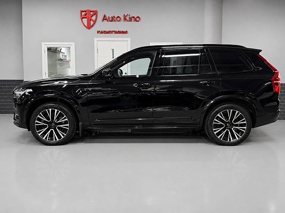 Volvo XC90 2 of 11