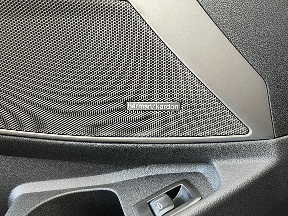 BMW M340i 9 of 17