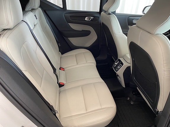 Volvo XC40 6 of 15
