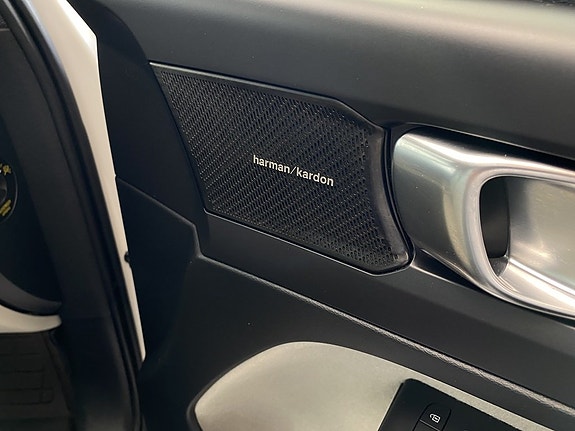 Volvo XC40 13 of 15