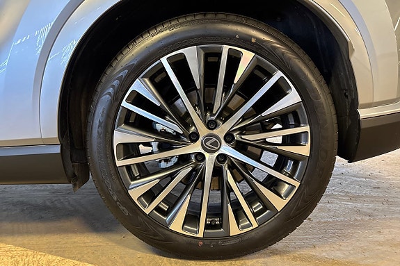 Lexus RX450h 26 of 27