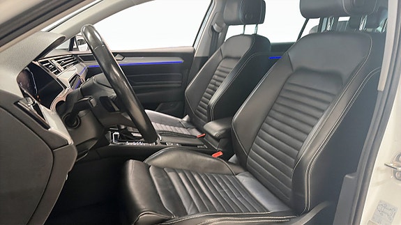 Volkswagen Passat 9 of 21