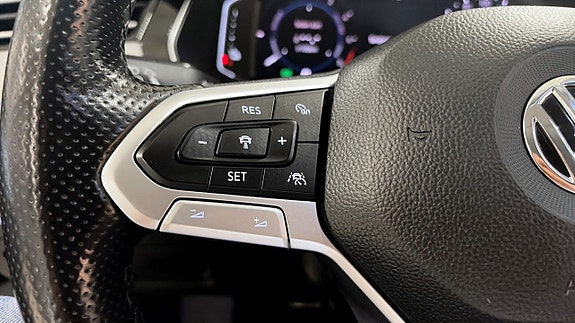 Volkswagen Passat 16 of 21