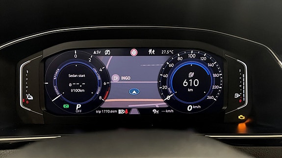Volkswagen Passat 18 of 21