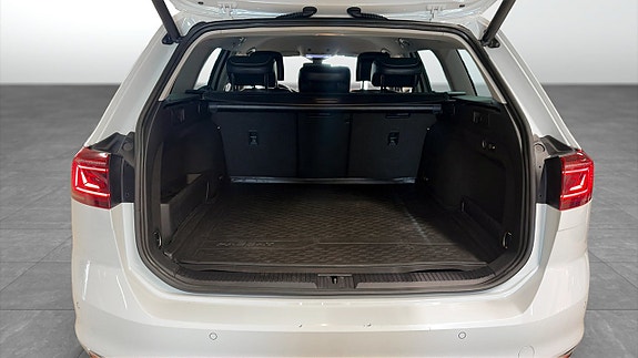 Volkswagen Passat 13 of 21