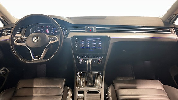 Volkswagen Passat 11 of 21