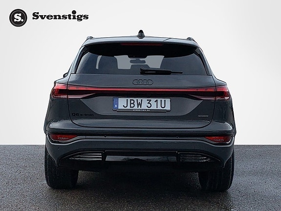 Audi Q6 e-tron 4 of 5