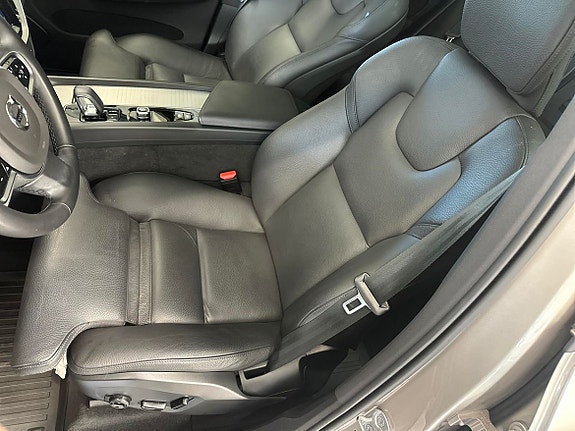 Volvo XC60 13 of 25