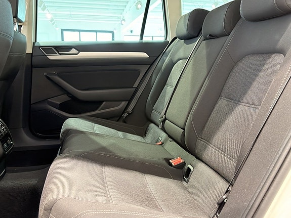 Volkswagen Passat 8 of 21