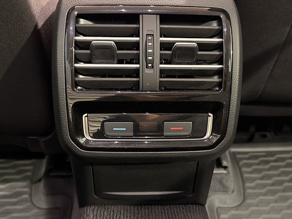 Volkswagen Passat 9 of 21