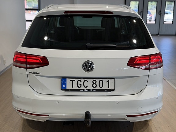 Volkswagen Passat 5 of 21