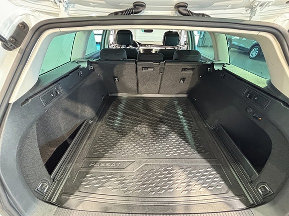 Volkswagen Passat 8 of 21