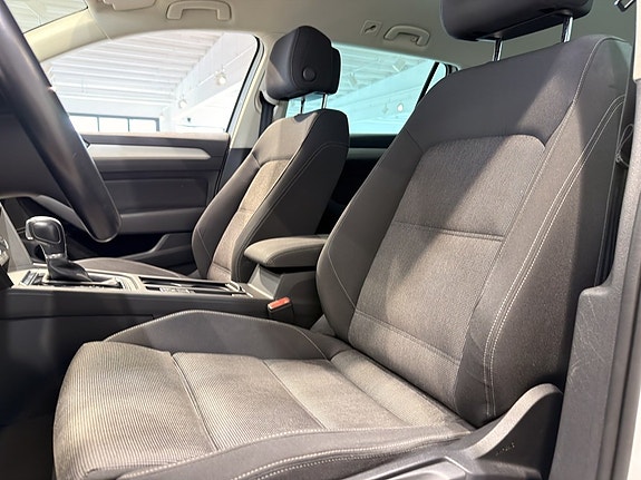 Volkswagen Passat 12 of 21