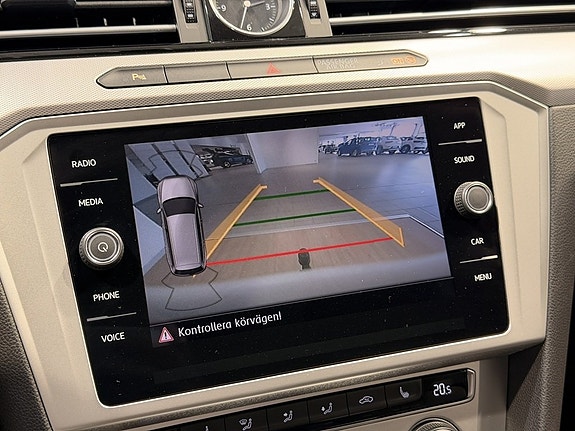 Volkswagen Passat 17 of 21