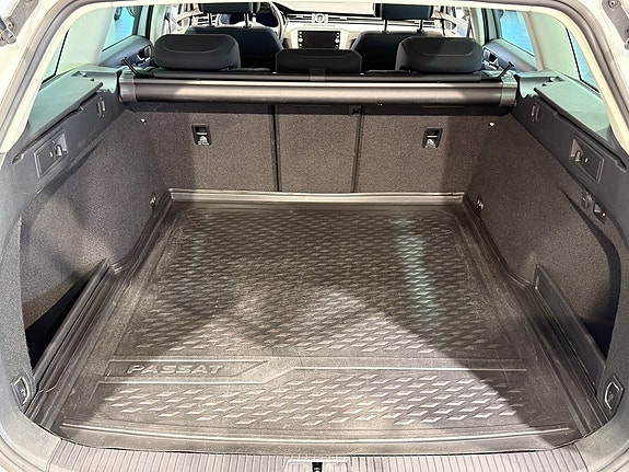 Volkswagen Passat 7 of 21