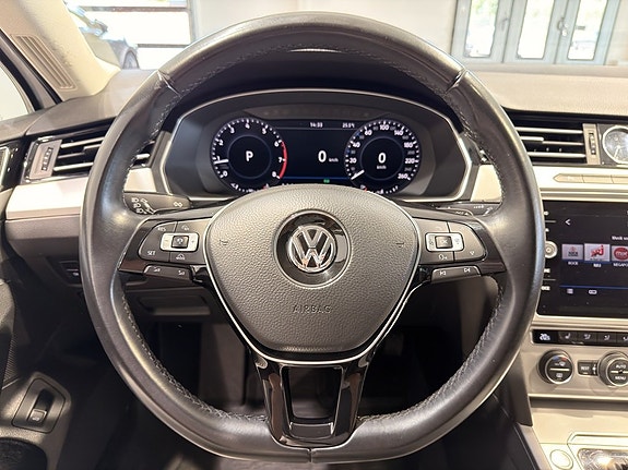 Volkswagen Passat 14 of 21