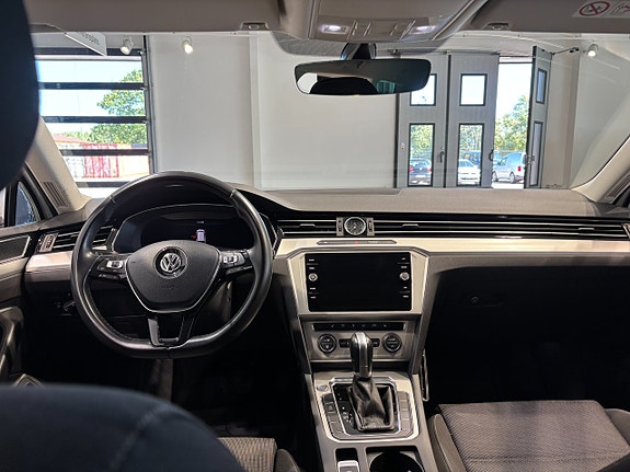 Volkswagen Passat 11 of 21