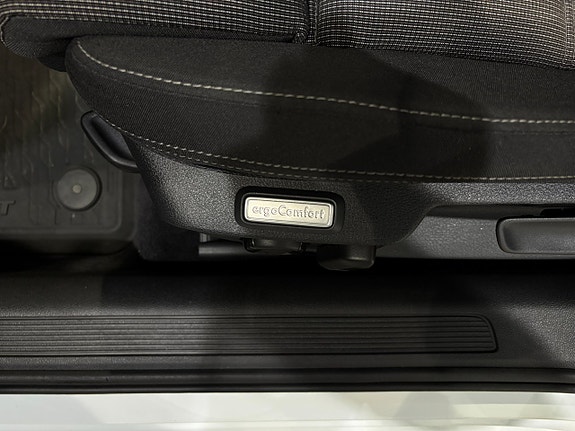 Volkswagen Passat 13 of 21