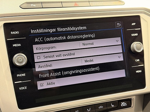 Volkswagen Passat 20 of 21