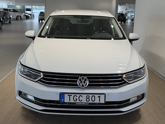 Volkswagen Passat 2 of 21