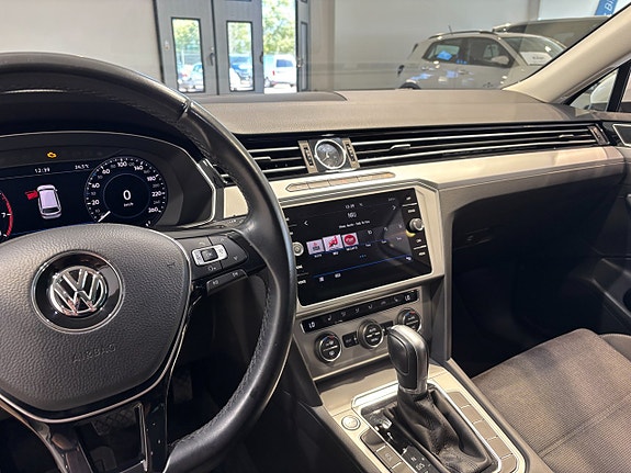 Volkswagen Passat 17 of 21