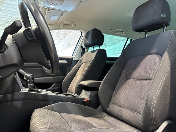 Volkswagen Passat 12 of 21