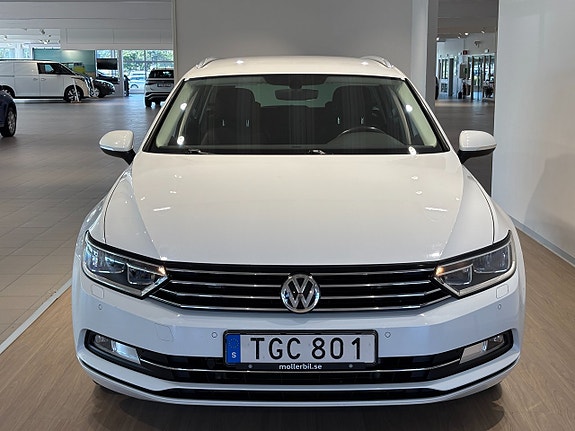 Volkswagen Passat 2 of 21