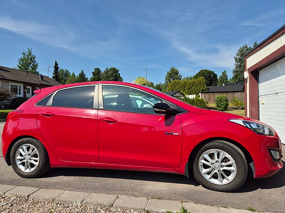 Hyundai i30 2 of 5